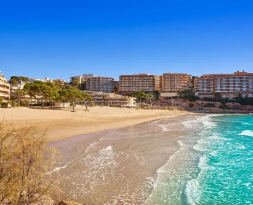 salou-platja-capellans-beach-tarragona-catalonia-142675121